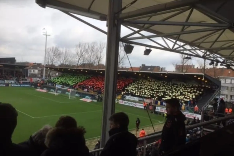 VIDEO: KV Oostende pakt uit met heel leuke tifo: "Maar wij zijn Standard natuurlijk niet"