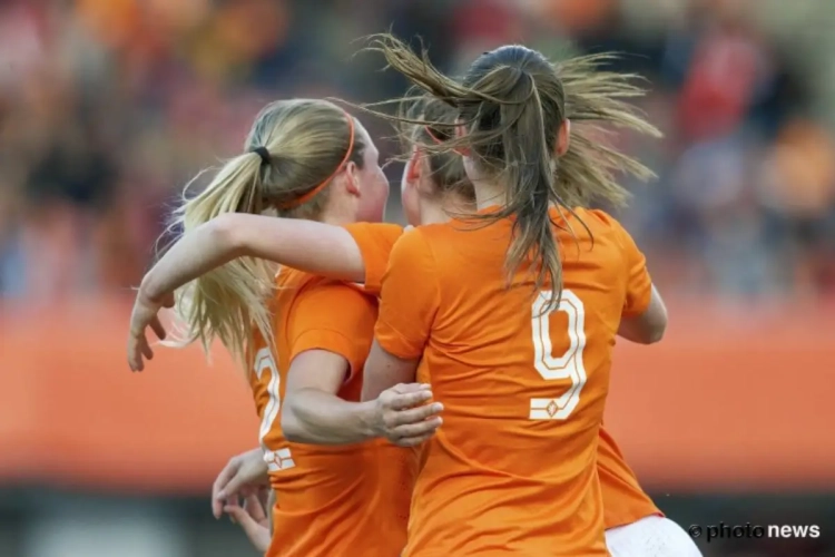 Ongehoord! Cover met voetbalsters zorgt voor vernietigende reacties in Nederland