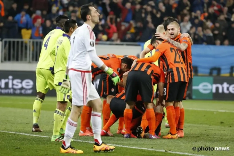 Twitter gaat los over #shaand: "Als ik een bende paljassen het wil zien verkloten, kijk ik wel naar Temptation"