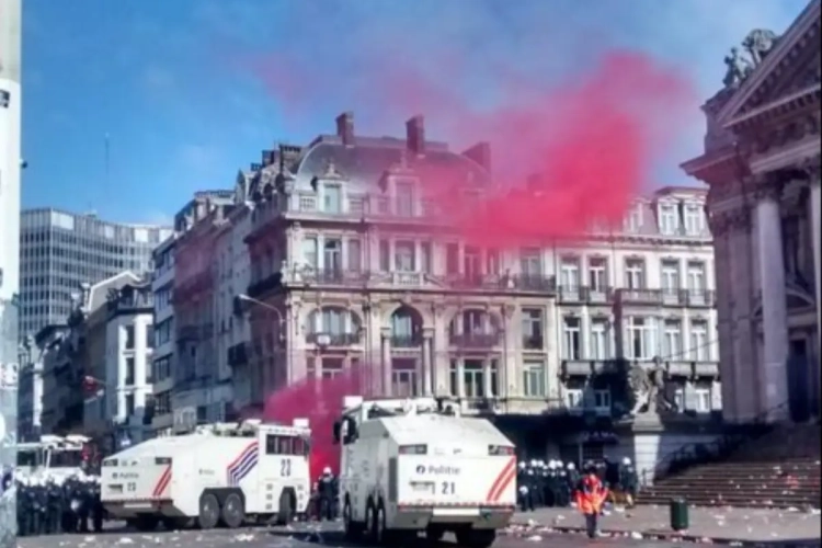 Rellen voor bekerfinale: Standard-fans schoppen keet in centrum Brussel
