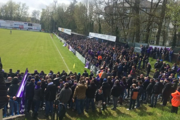 Spelers Beerschot-Wilrijk euforisch met de promotie: "Geef ons hier maar snel een bolleke Ciney"