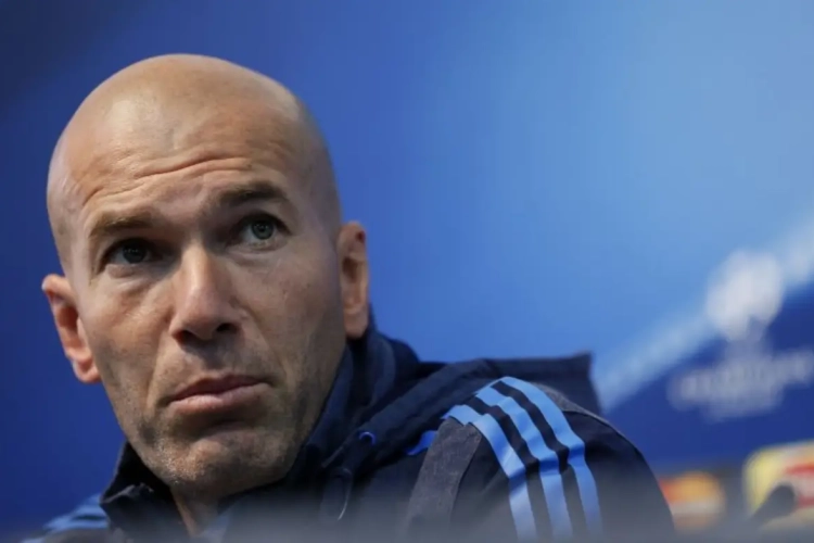 Real Madrid geeft twee keer voorsprong uit handen, maar blijft toch leider