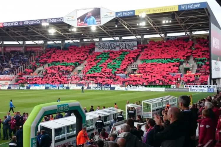 Emotioneel afscheid, pakkend eerbetoon: "Zo fier hier 10 jaar te mogen hebben spelen"