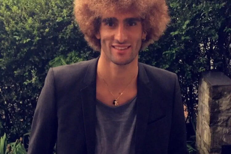 Twitter ontploft na nieuwe kapsel Fellaini: "Wat met de Fellaini-pruiken" en "Juist Carlos Valderrama"