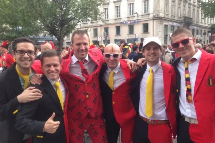 De best geklede Duivelse fans: "Wij zijn Villa Belgica, iets zoals Freddy De Vadder, maar dan beter"