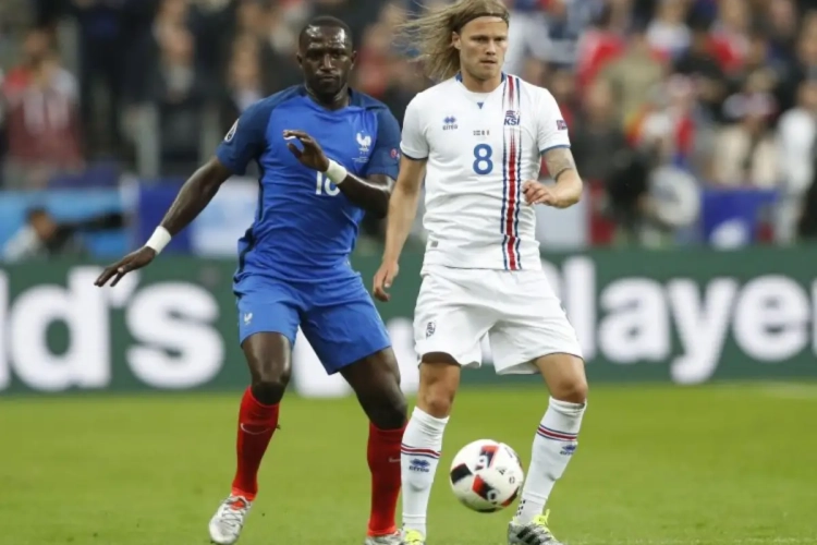 Geflopte IJslander van Standard tekent bij traditieclub in Engelse tweede klasse