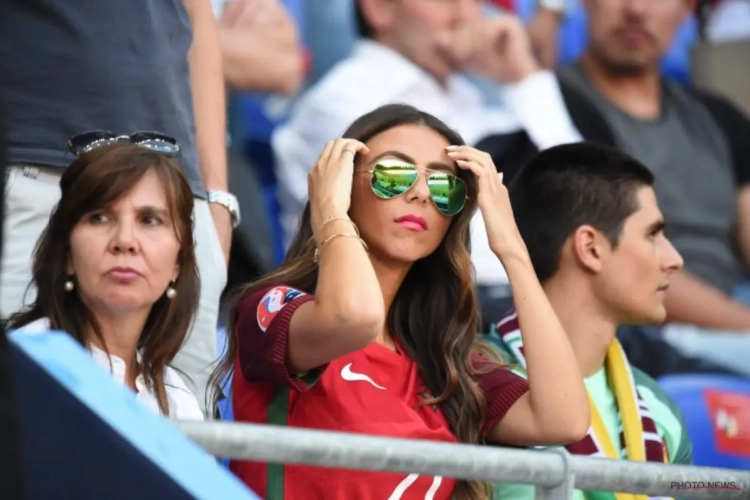 Op dit uur mag het al wat meer zijn: de finale onder de knappe fans tussen Frankrijk en Portugal