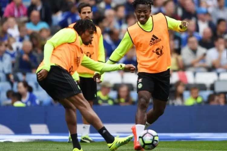 'Chelsea-aanvaller Loïc Rémy trekt zo goed als zeker naar andere Londense club'