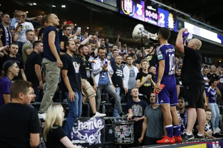 VIDEO: Van een ontvangst gesproken: De fans van Anderlecht weigeren te vieren zonder... Bruno