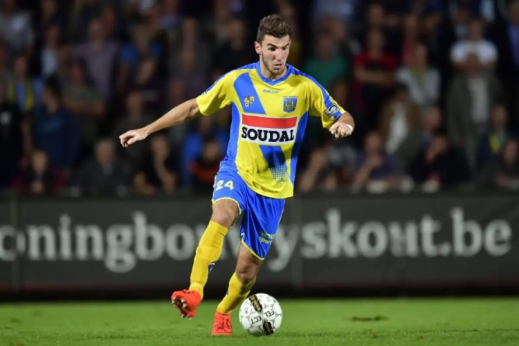 Opmerkelijk: vuurpijl belandt tijdens viering op dak van Michaël Heylen