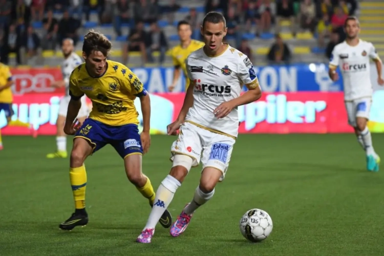 Lokeren-middenvelder Michel brak zijn sleutelbeen wel op een héél ongelukkige manier