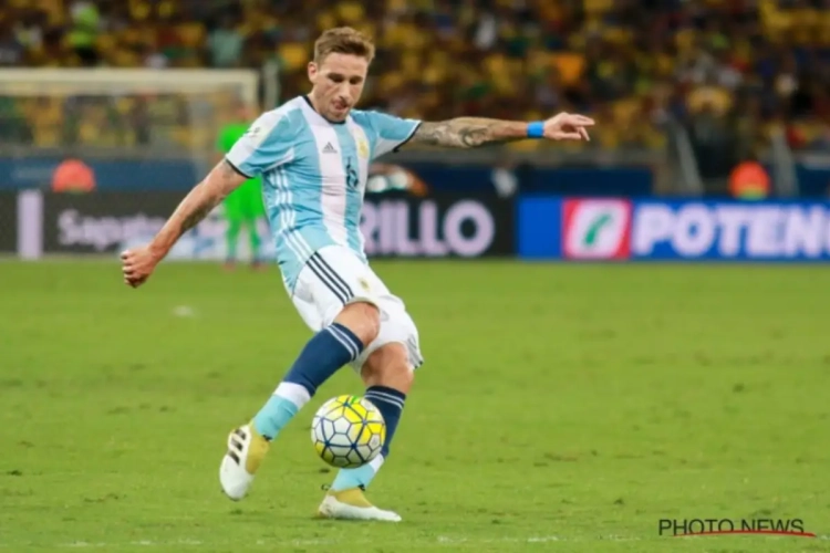 VIDEO: Neymar speelt Biglia helemaal aan gort