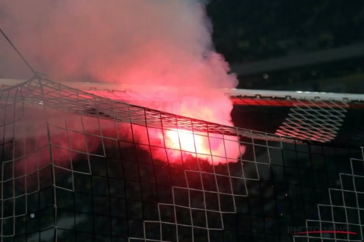 Roemeense voetbalbond moet zware straf vrezen na incident met vuurpijl richting Lewandowski