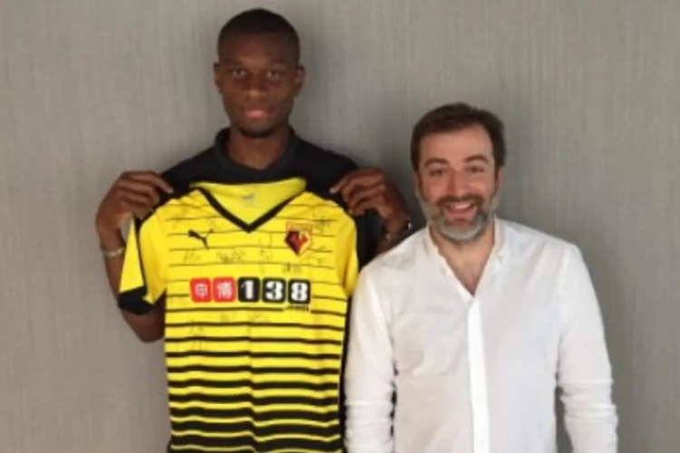 Ex-Genkenaar Kabasele komt terug op beruchte transferfoto die commotie veroorzaakte na EK-uitschakeling