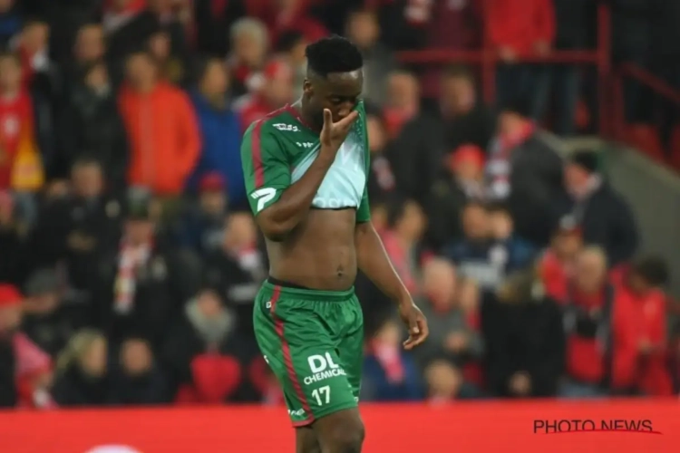 Spelers krijgen raad van Dury, maar reageren toch heftig op rood Meïté: "We zijn bestolen, ze zouden Lambrechts moeten schorsen!"