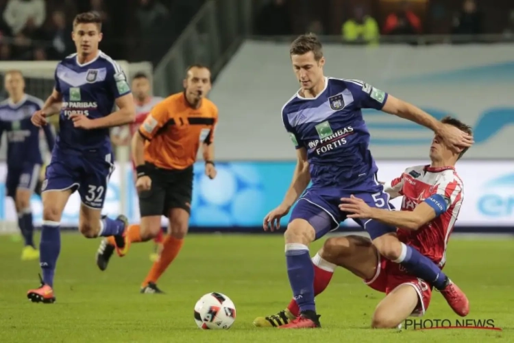 Anderlecht-verdediger riskeert enkele speeldagen schorsing en een boete na smerige elleboogstoot