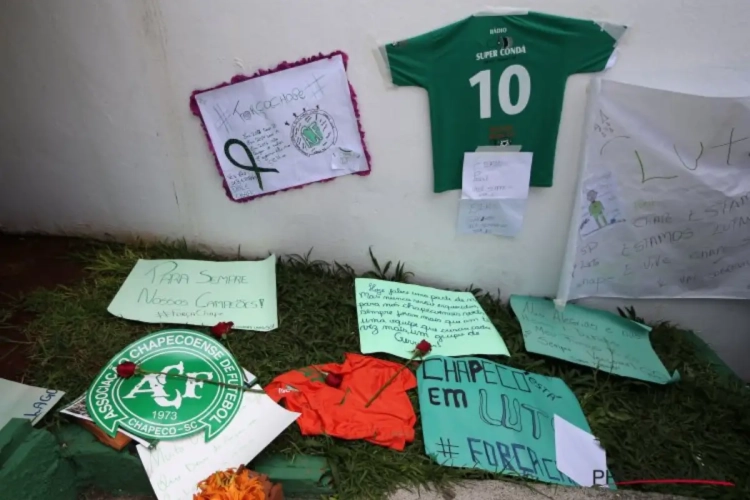 📷 Opvallende en pijnlijke misser bij herdenking van vliegtuigcrash Chapecoense 