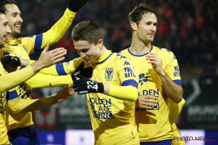 Ploegmaats in de rij om Janssens te feliciteren: "Dit is de beste dag van z'n leven"