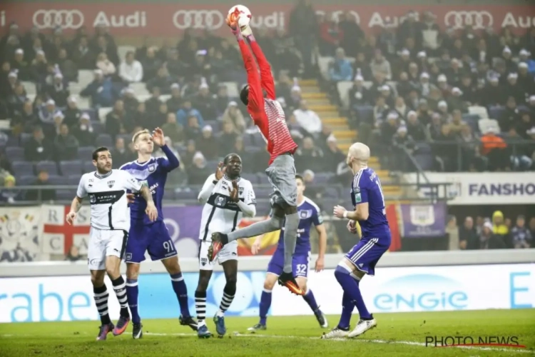 Brusselmans duidt man van de match aan: "Een stand-upcomedian, een tafelspringer - waar blijven ze die pipo's vandaan halen?"