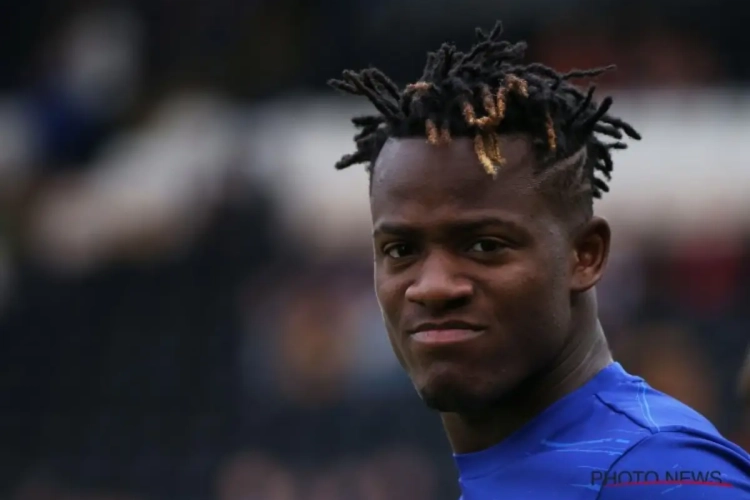Batshuayi haalt (andermaal) genadeloos uit naar Twitter-volger, die er zelf kan om lachen