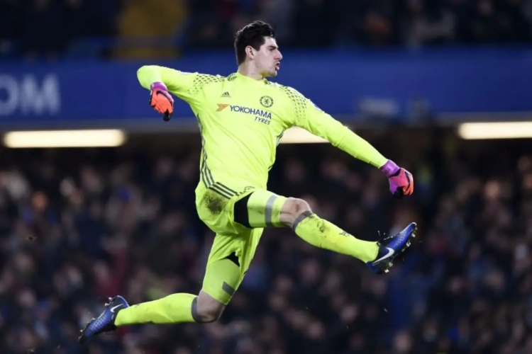 Straf! Niet Real Madrid, maar deze topclub zou wel eens met Courtois aan de haal kunnen gaan