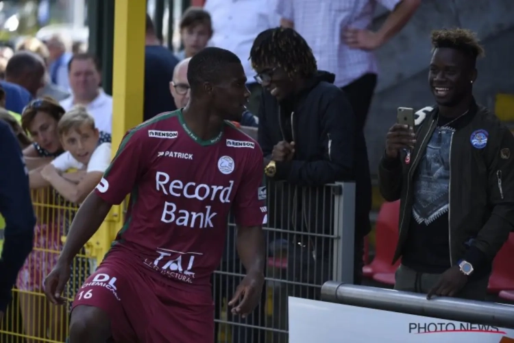 Obbi Oulare verkoopt zichzelf aan het Nederlandse publiek: "Mensen denken dat ik door mijn lengte vooral fysiek sterk ben en goed kan koppen, maar..."