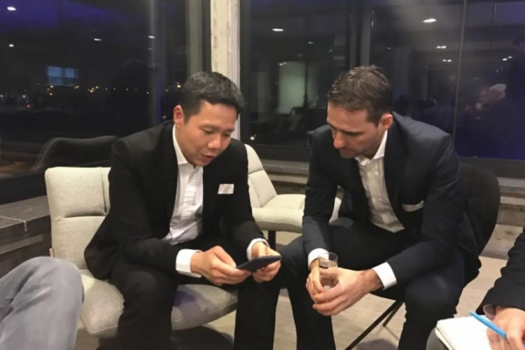 Kortrijk-manager Ken Choo verrast: "We gaan de staf tijd geven" en "de video-analyse, dat doen wij"