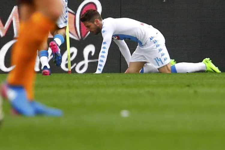 Mertens beslist de wedstrijd tegen Nainggolan, maar moest geblesseerd van het veld (VIDEO)