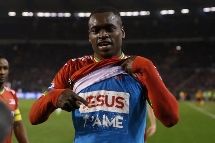 Bizarre uitleg waarom 'toptalent' Dimata bij Standard mocht vertrekken: "Gevraagd aan Ferrera om hem niet op te stellen"