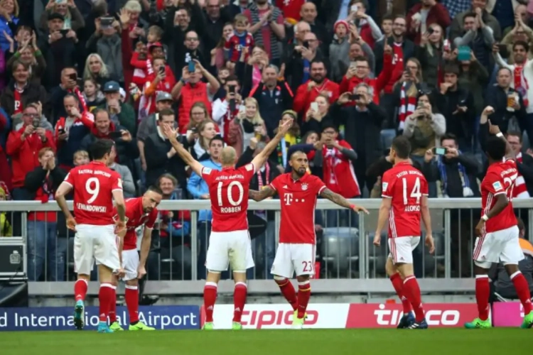 De Bayern-fans blijven hondstrouw na vernedering tegen PSG, zoveel fans willen de wedstrijd in Celtic bijwonen