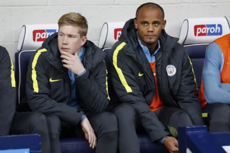Kompany over zijn aankomst én mogelijk vertrek bij City: "Vraag het maar aan Kevin"