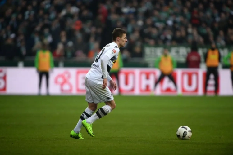 Thorgan Hazard in zijn sas onder nieuwe coach: "Teken voor seizoen zoals Kevin De Bruyne onder Hecking"