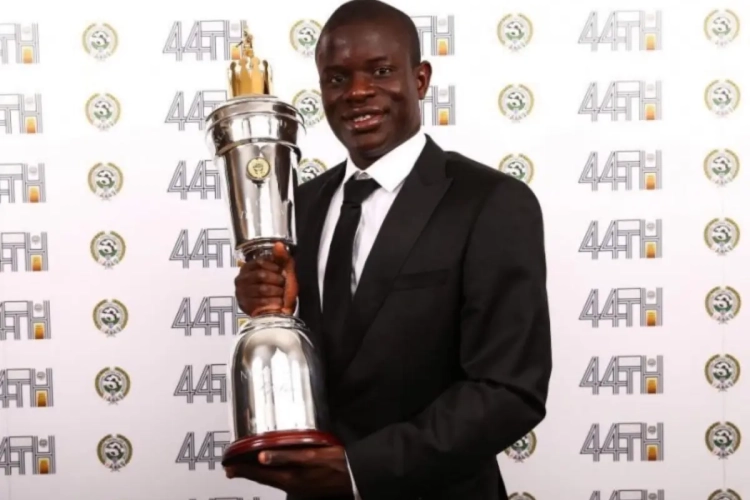 Niet Hazard of Lukaku, maar wel deze man kroont zich in Engeland tot Speler van het Jaar