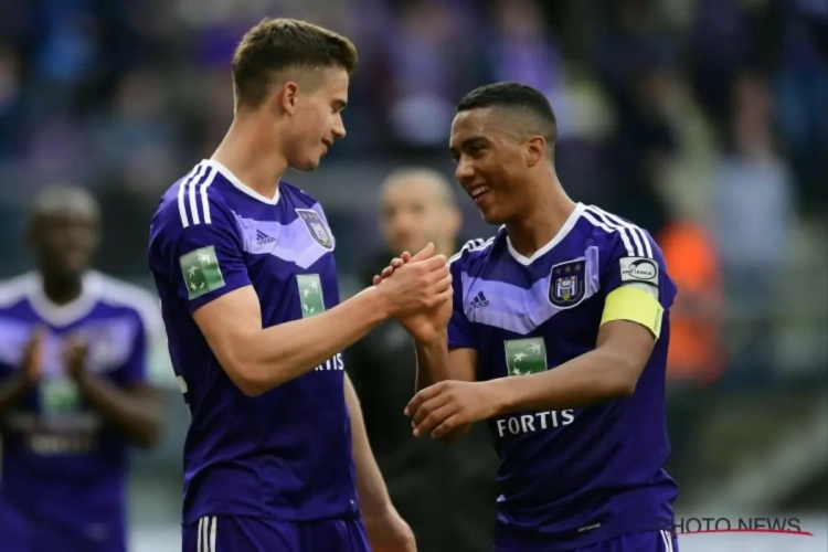 Dendoncker op eenzame hoogte: "En nu scoort hij ook, dat is belangrijk voor mij"