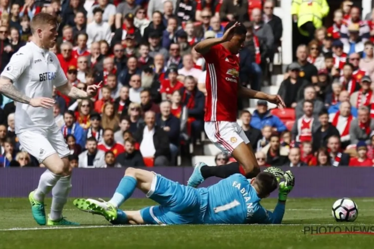 Een schande in het kwadraat: Rashford (United) en Strootman (Roma) versieren met loepzuivere schwalbe tóch een penalty!