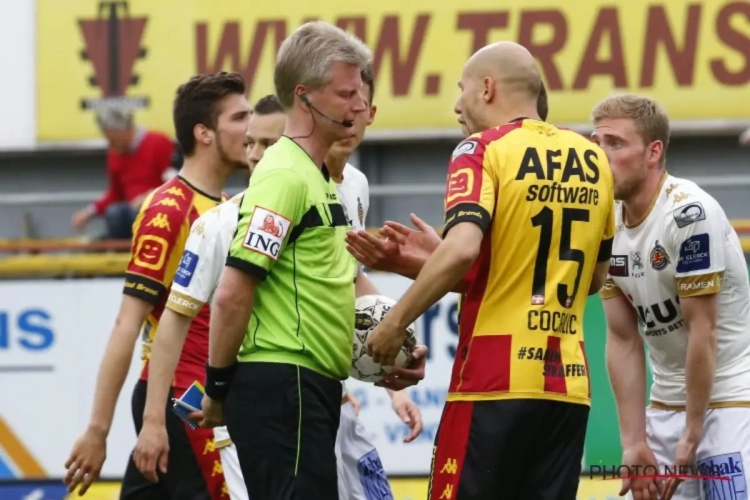 Kan het niemand wat schelen in play-off 2? "En toen zei de ref: 'Ik heb graag dat je nog wat ambetanter doet, dan kan ik het jullie nog moeilijker maken'"