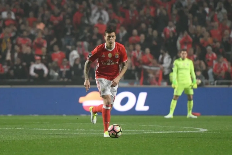 Verdediger van Manchester United ondergaat onderzoeken nadat hij onwel werd