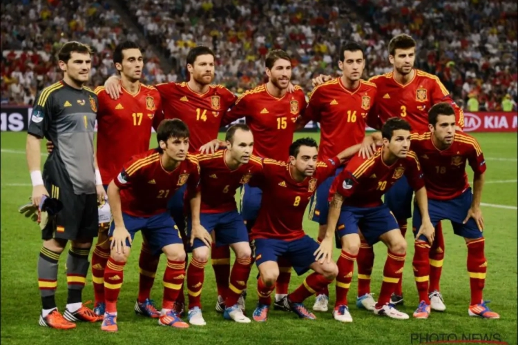 Wereldkampioen én twee maal Europees kampioen met Spanje, maar nu hangt deze man zijn schoenen aan de haak