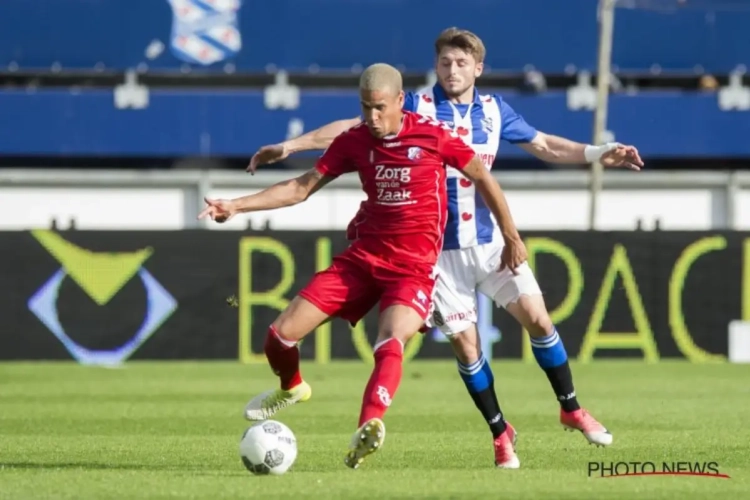 Bizar incident bij club van Cyriel Dessers: roekeloze man op scooter rijdt verdediger aan, ploegmaats overmeesteren hem