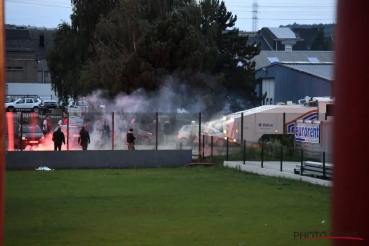 Supporters hielden zich 90 minuten lang kalm tijdens Standard-Charleroi, maar dan ... (mét beelden)
