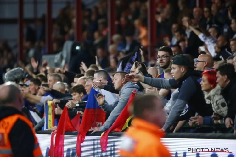 Anderlecht-spelers reageren op kritiek op hun coach: "Het is moeilijk met de enorme druk op zijn schouders"