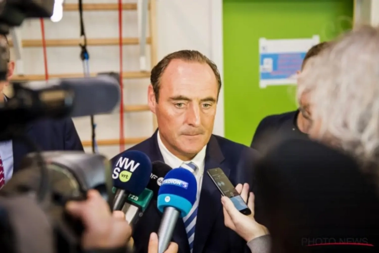 Vragen staat vrij, dacht Vanderhaeghe: "Die contractduur, dat was tien jaar zeker?"