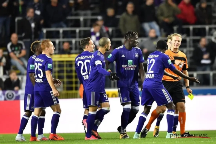 Straffe taal van gewezen ref Gumienny over ex-collega Vertenten: "Het was rood, dat zag heel België"