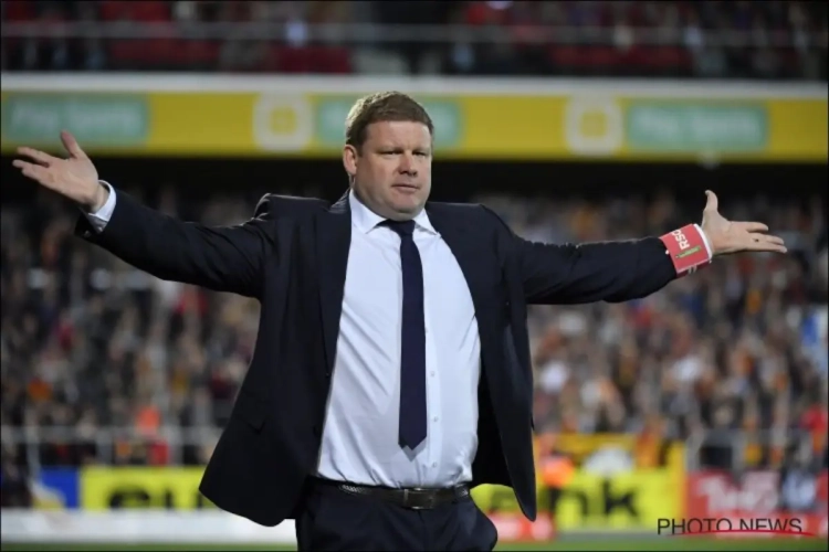 "Het is onwaarschijnlijk hoe vaak Hein Vanhaezebrouck het hoofd schudt als hij een actie maakt"