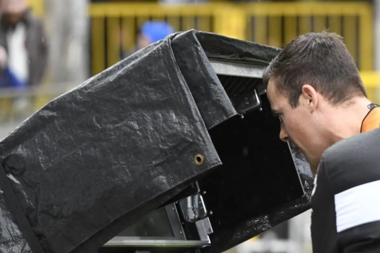 Ook Coucke heeft zijn mening over videoref in Club-STVV... En u kan kiezen tussen de serieuze en - euh - minder serieuze