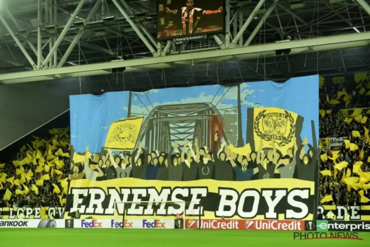 Kunstzinnige tifo Vitesse, Essevee 'verpest' mooi eerbetoon aan overleden ex-speler met doelpunt