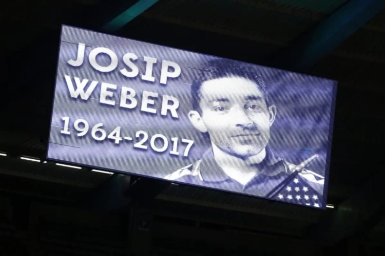 Weduwe Josip Weber enorm ontroerd door eerbetoon: "Ze vergeten hem niet"