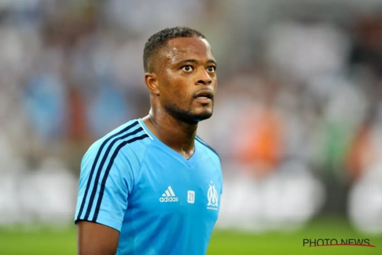 Knotsgek! Evra haalt uit naar ex-ploegmaat die kritiek op hem had voor viering bij PSG: "Zoon van een lek condoom" en "Ik sla op je gezicht"