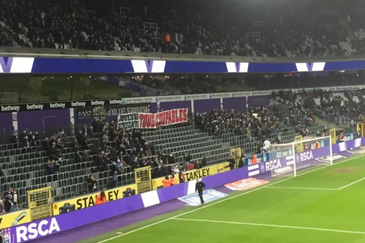 Fans Anderlecht geven duidelijk signaal: "Spelers, bestuur, allemaal schuldig!"