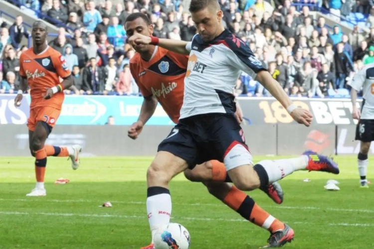 Da's pas karakter: 37-jarige spits wil ondanks drie zware operaties alsnog zijn comeback maken